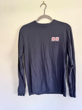 Vineyard Vines Men’s Long Sleeve Tee in Navy with code flags logo
